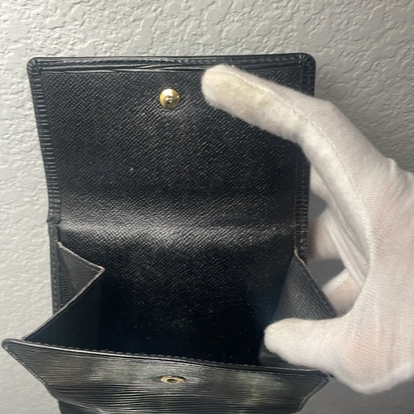 EUC Vintage LOUIS VUITTON Epi Leather Elise
Wallet - Picture 10 of 13